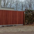Moet een tuinpoort naar binnen of naar buiten openen?